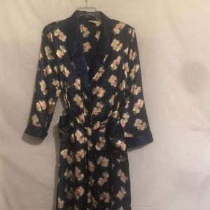 Kathryn 100% polyester robe navy/floral design Size L.  2 pockets.